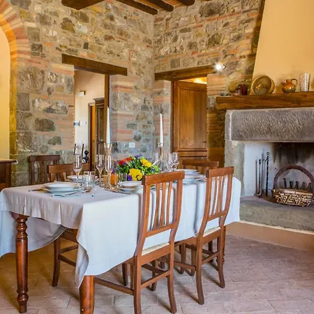 Quadro Sleeps 14 With Pool Villa
