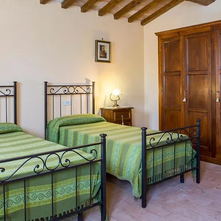Quadro Sleeps 14 With Pool *